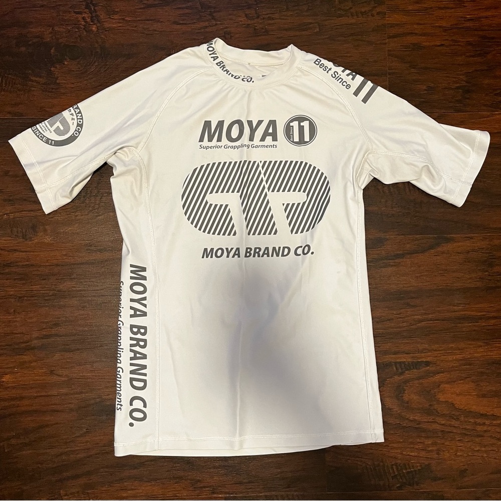 Moya brand rash guard